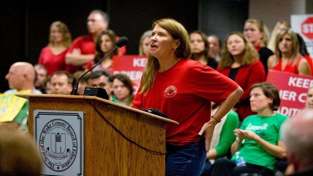 Lesley Nager speaks about the Brier Creek community during the Wake County student assignment hearing Tuesday, November 3, 2015 in Cary, N.C.