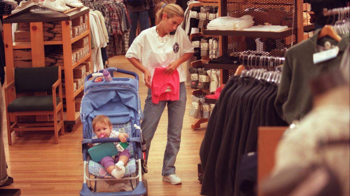 A popular clothing retailer is closing its North Carolina locations. 