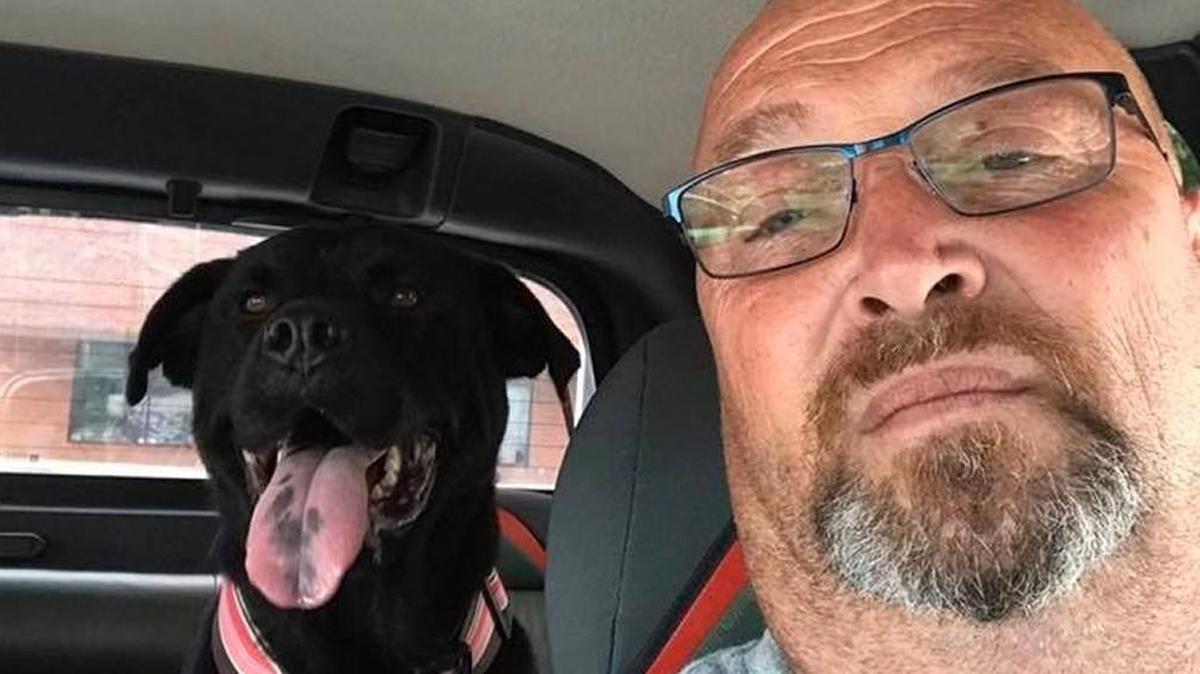Ronnie Massey and his service dog, Lusa.