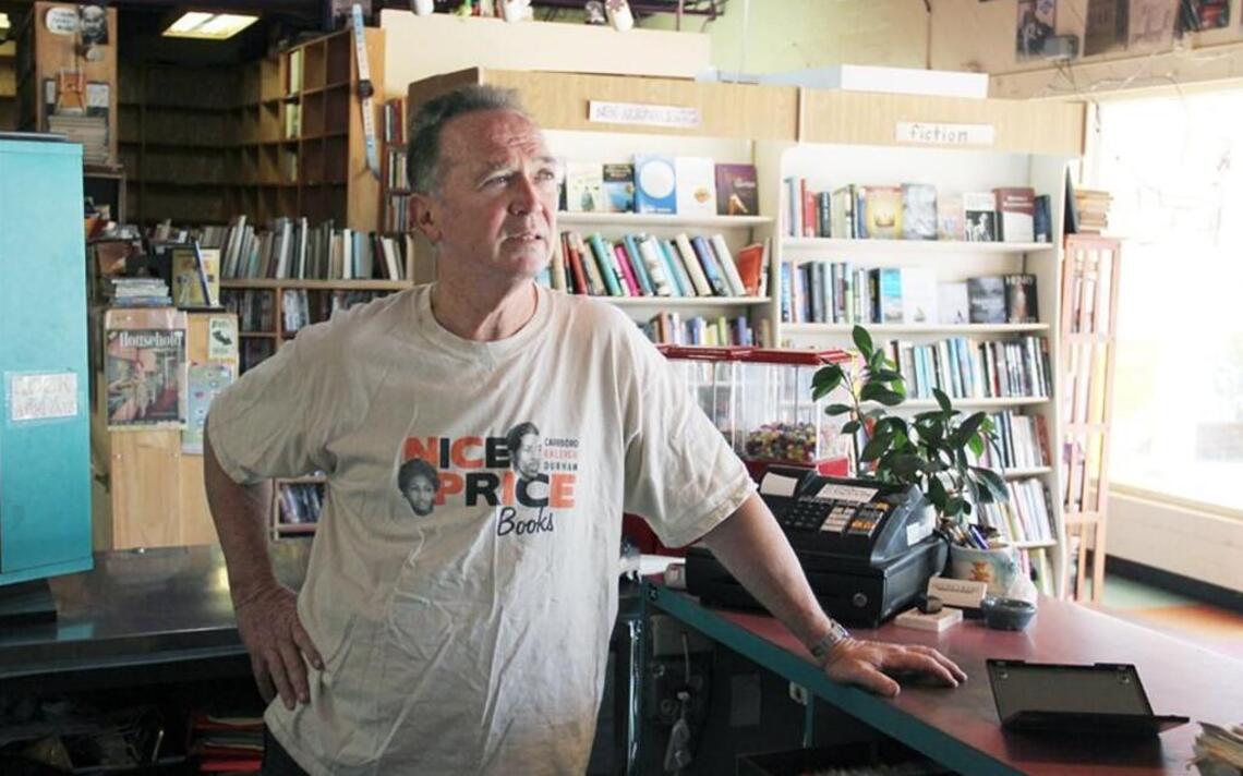 A bookstore suits my tastes better than a chain pizza shop – Saunders