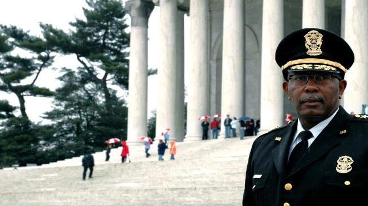 Dwight E. Pettiford when he was U.S. Park Police chief. He noted this week that items such as newspapers, roses and bottled water are sometimes sold on Washington corners.