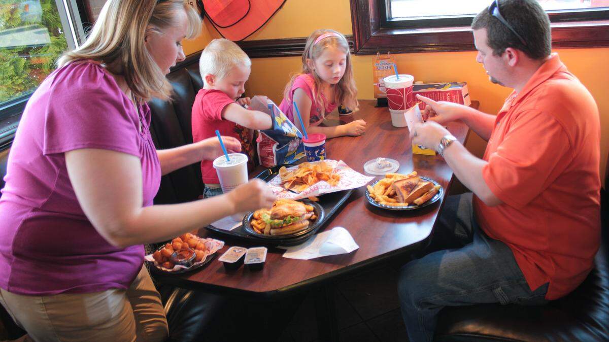 A popular chicken finger restaurant is expanding in the Triangle with a new location in Raleigh.