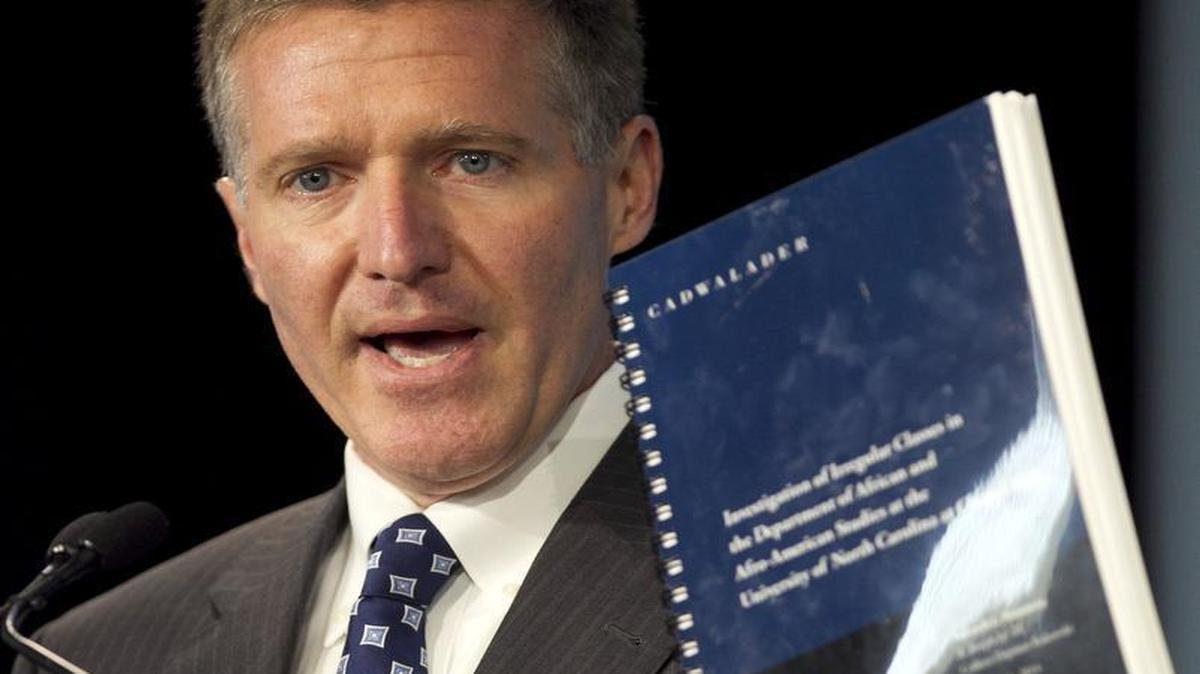 
Ken Wainstein presents his report from his investigation into academic fraud at the University of North Carolina, during a press conference at the Kenan-Flagler School Business School on October 22, 2014 in Chapel Hill.
