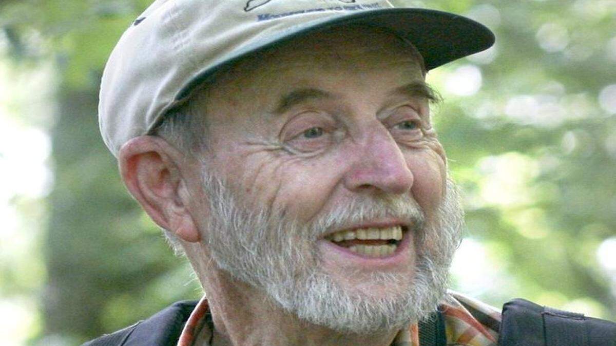 Allen de Hart, at Falls Lake July 19, 2008, where he helped nearly 70 volunteers clear trails.