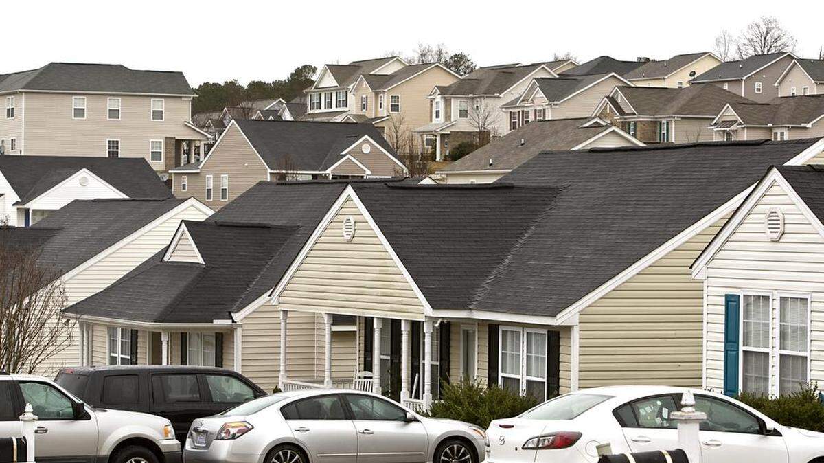 
Houses appear to be stacked up in the Rutledge Landing neighborhood near Knightdale. The N.C. Legislature is making efforts to ban cities from enforcing residential design guidelines, which are intended to prevent cookie cutter neighborhoods.
