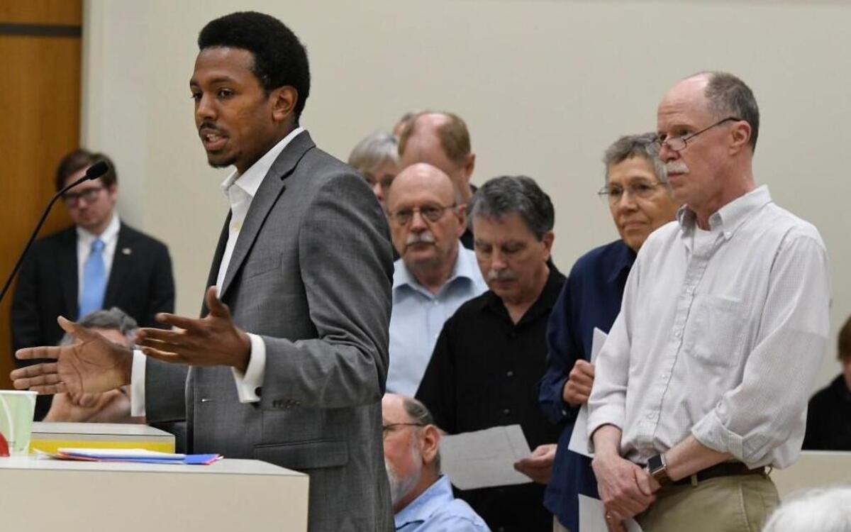 Reggie Weaver speaks to a crowd of over 100 members of the public who attended a People's Hearing on House Bill 200 at the Legislative Office Building in Raleigh, N.C. Monday, June 5, 2017. At the event sponsored by Common Cause, dozens of voters spoke out in support of HB 200, which would establish a nonpartisan way of drawing the state's voting maps. Weaver, who works for Common Cause, explained that N.C. A&T 's campus was divided into two congressional districts which caused lots of confusion during elections.
