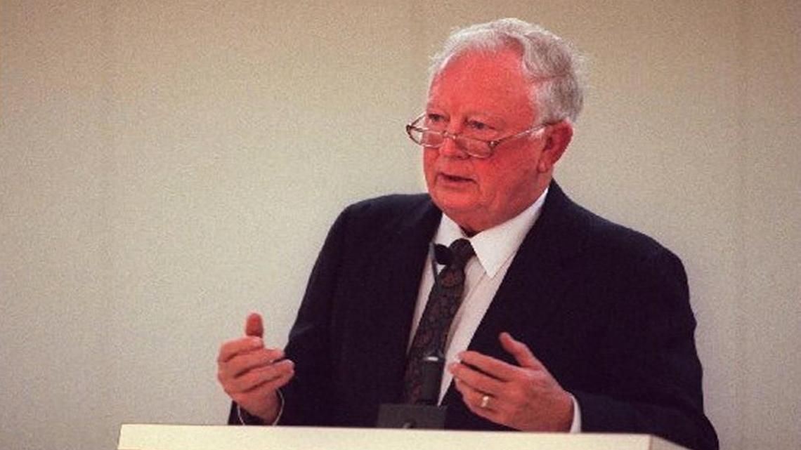 Former N.C. Rep. Tim Valentine speaks at a meeting of a blue ribbon commission on agricultural waste in 2009. Valentine died Nov. 10, 2015, at age 89.