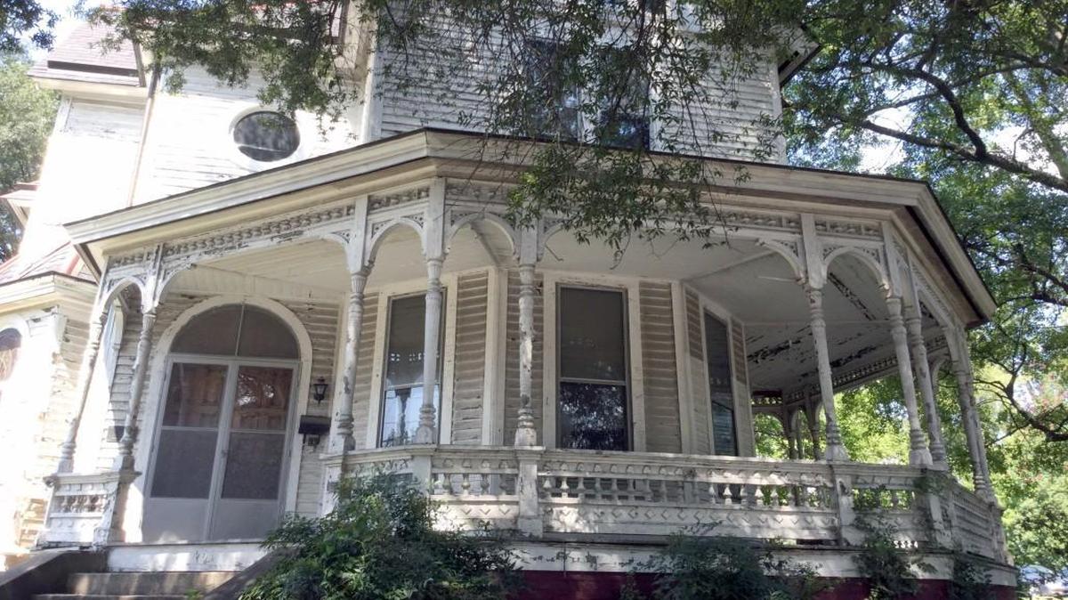 The Lamar House on North Person Street in Raleigh has been neglected and vacant since the state bought it in 1999.