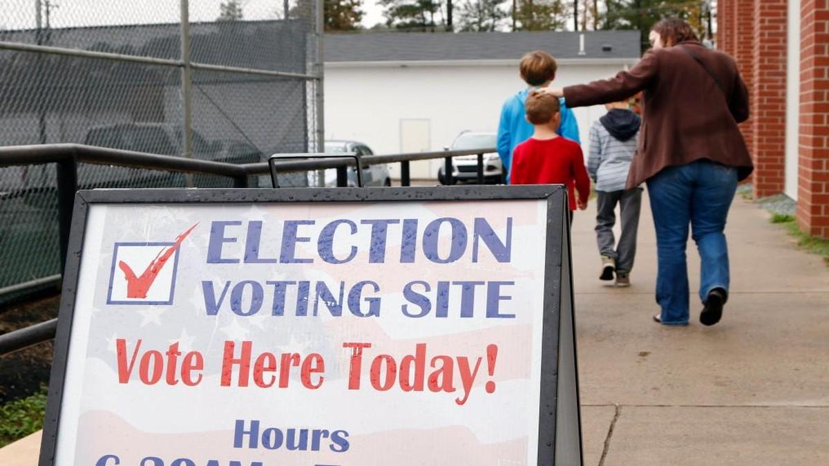 A mom and her three kids leave the Chapel Hill High School/North Carrboro precinct polling place after she voted Tuesday, November 3, 2015. Last week’s elections in seven North Carolina towns ended in ties, and state law dictates the winners must be selected “by lot.”