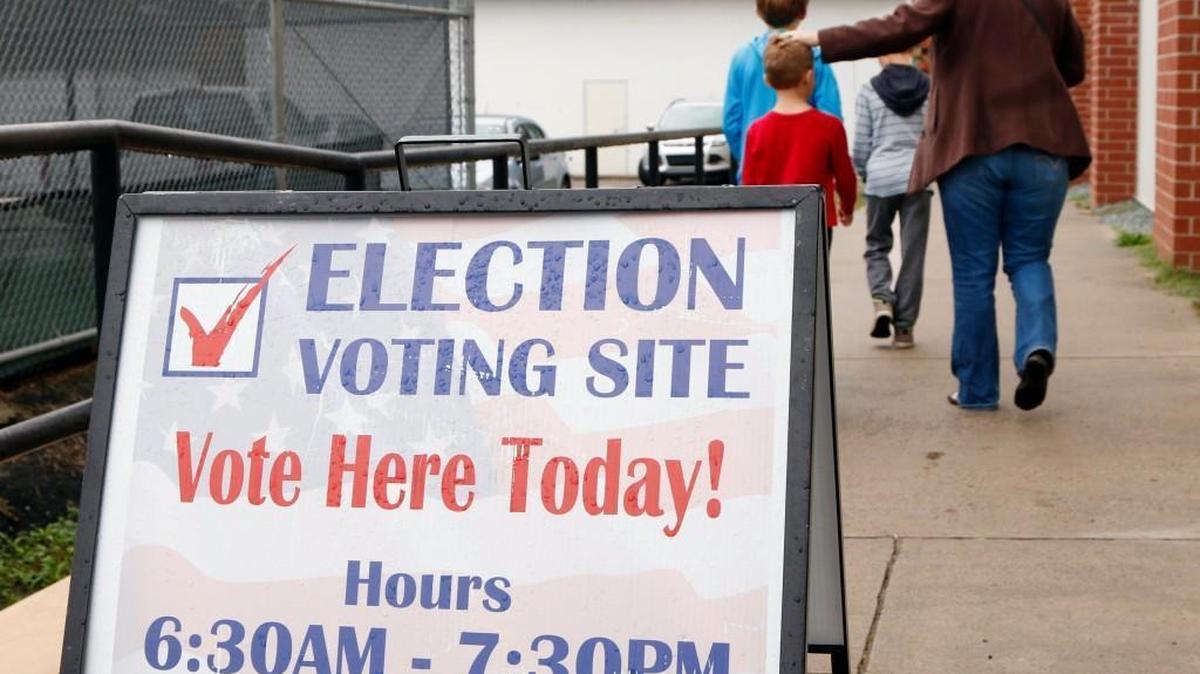 A mom and her three kids leave the Chapel Hill High School/North Carrboro precinct polling place after she voted Tuesday, November 3, 2015. Last week’s elections in seven North Carolina towns ended in ties, and state law dictates the winners must be selected “by lot.”