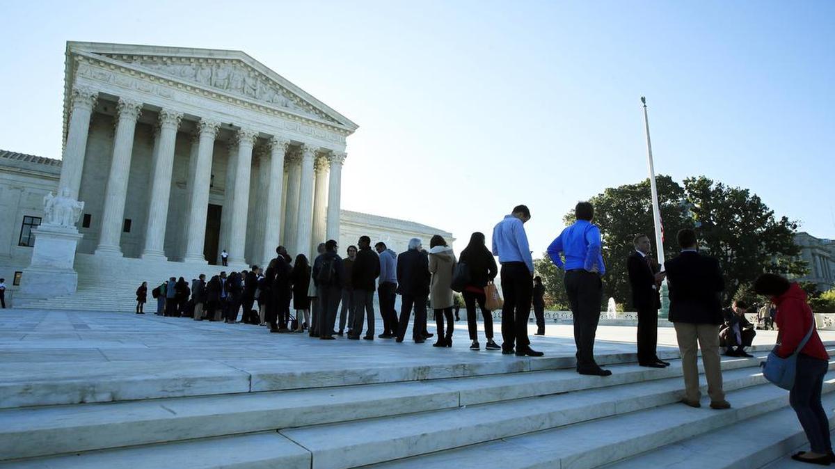 Challengers of North Carolina’s election districts for General Assembly seats made known to the U.S. Supreme Court on Friday, Feb. 2, 2018, their opposition to a request from lawmakers to halt a three-judge panel’s ruling.