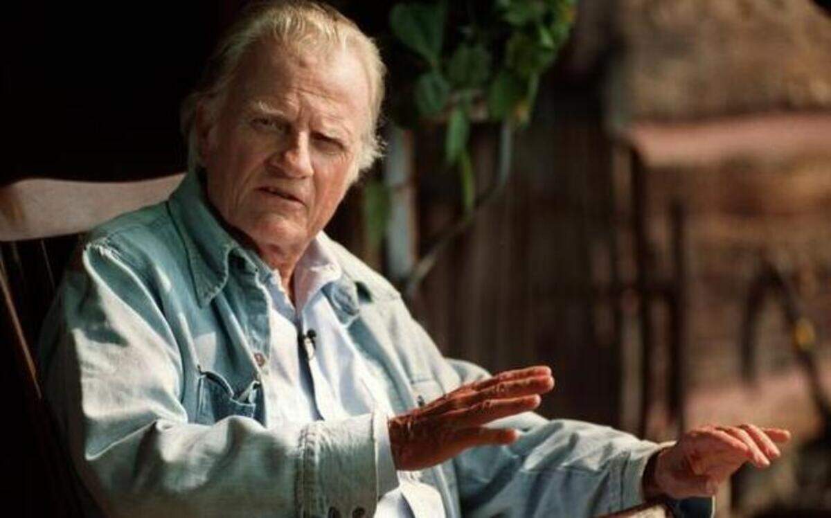 
The Rev. Billy Graham speaks from his front porch during a 1996 press conference at his home in Montreat.
