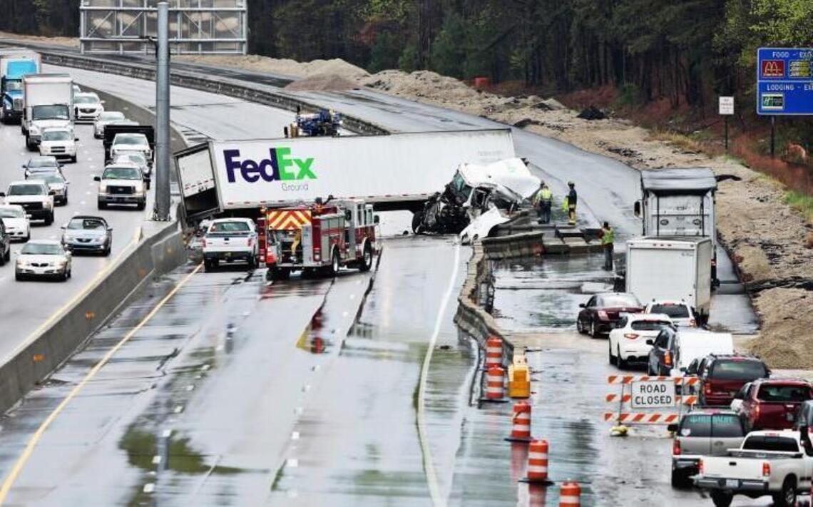 Crash closes I-40 East in Raleigh, NC | Raleigh News & Observer