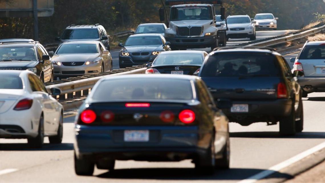 Looking south, late morning traffic still piles up along the Raleigh Beltline between Hillsborough Street and Western Boulevard in West Raleigh in this file photo. The city has endorsed the N.C. Department of Transportation’s plans to build a bridge to carry Ligon Street over the Beltline at about this point.