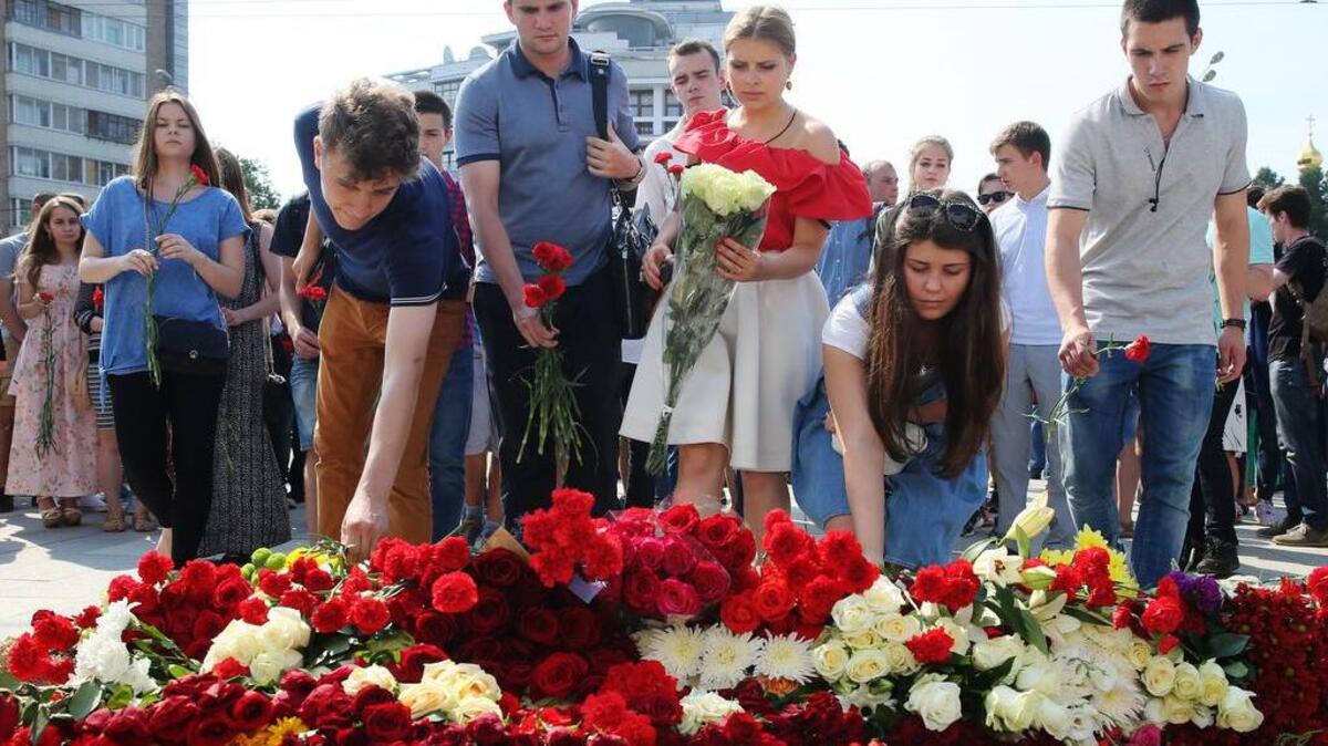 People lay flowers at the French Embassy in Moscow honoring the victims of the terror attack in Nice, France.