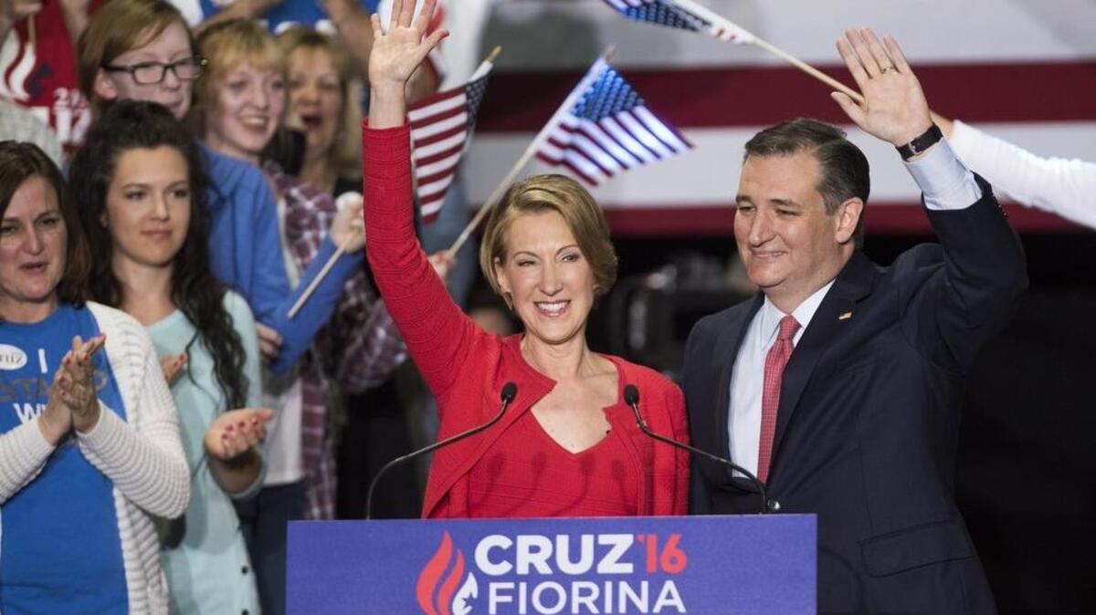 Ted Cruz greets supporters with former Hewlett-Packard chief executive Carly Fiorina