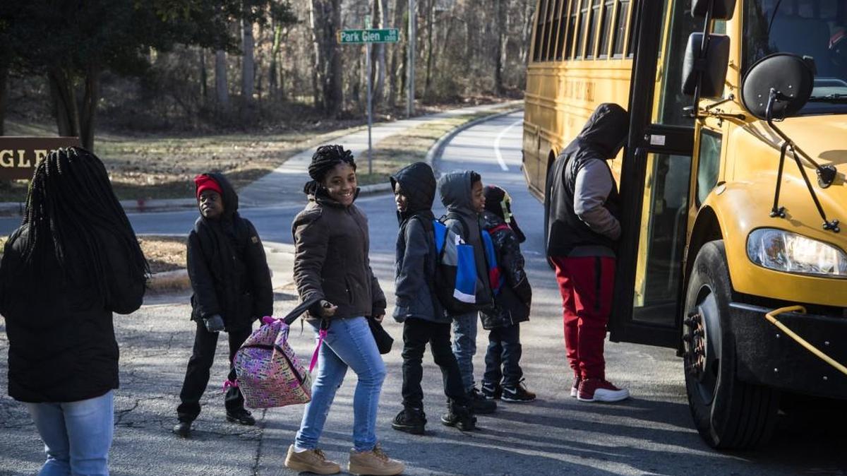 Leesville Road Elementary School students board a school bus on Jan. 2, 2018, along Raleigh Boulevard in Raleigh. Splitting up the Wake County school system into smaller districts could require the purchase of 172 to 336 more school buses.
