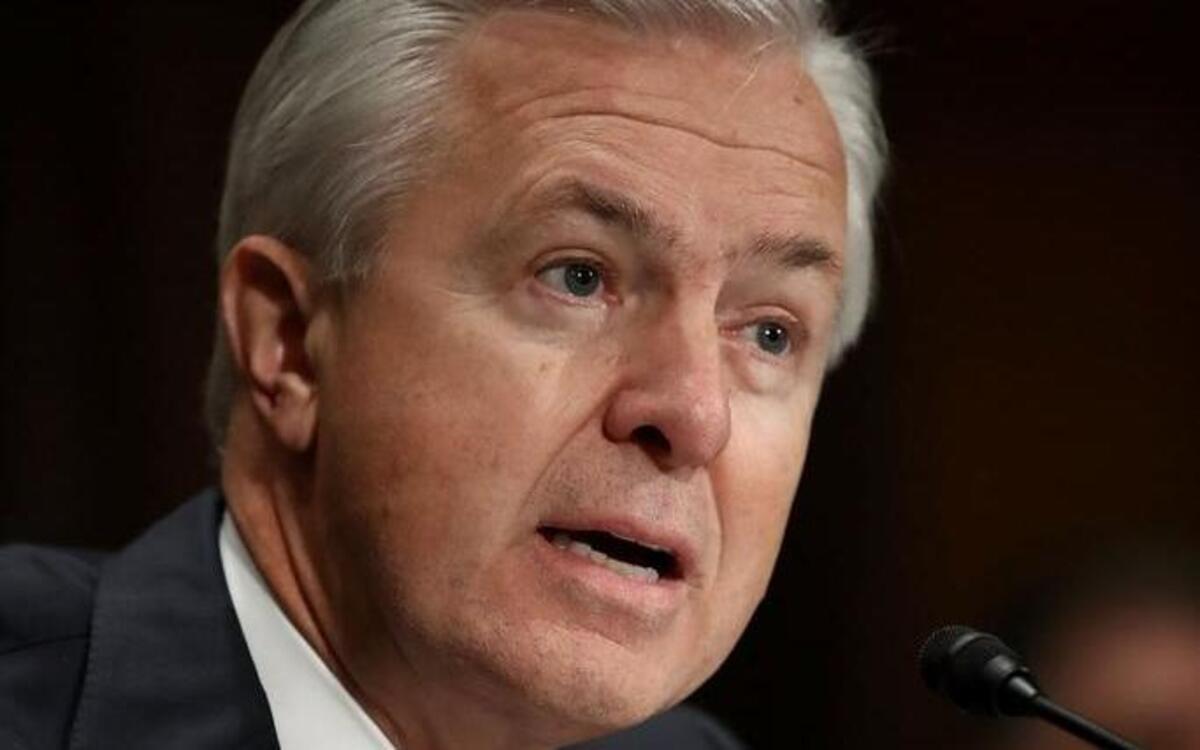 John Stumpf under questioning by Senate committee