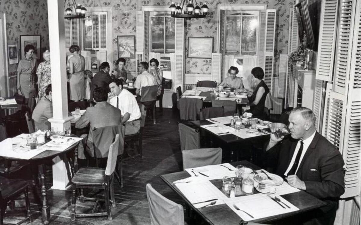 
Diners at The Colonial Inn in Hillsborough in 1968.
