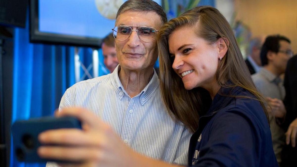 Nobel winner Aziz Sancar poses for a selfie with UNC graduate student Heather Decot.