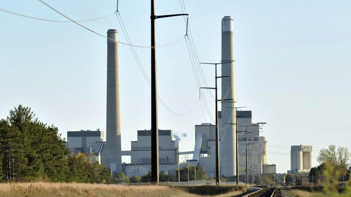 Xcel Energy’s Sherco Power Plant in Becker, Minn. A divided Supreme Court agreed to halt enforcement of President Barack Obama’s sweeping plan to address climate change until after legal challenges are resolved. The surprising move is a blow to the administration and a victory for the coalition of 27 mostly Republican-led states and industry opponents that call the regulations “an unprecedented power grab.”