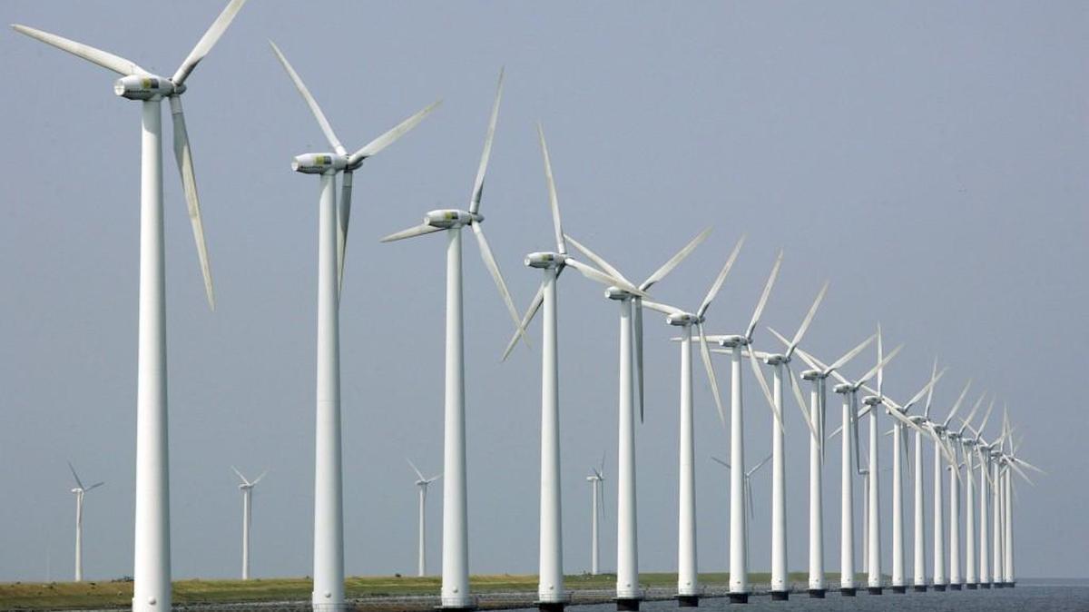 Wind turbines would be against the law in 85 percent of eastern North Carolina if a GOP bill passes next year.