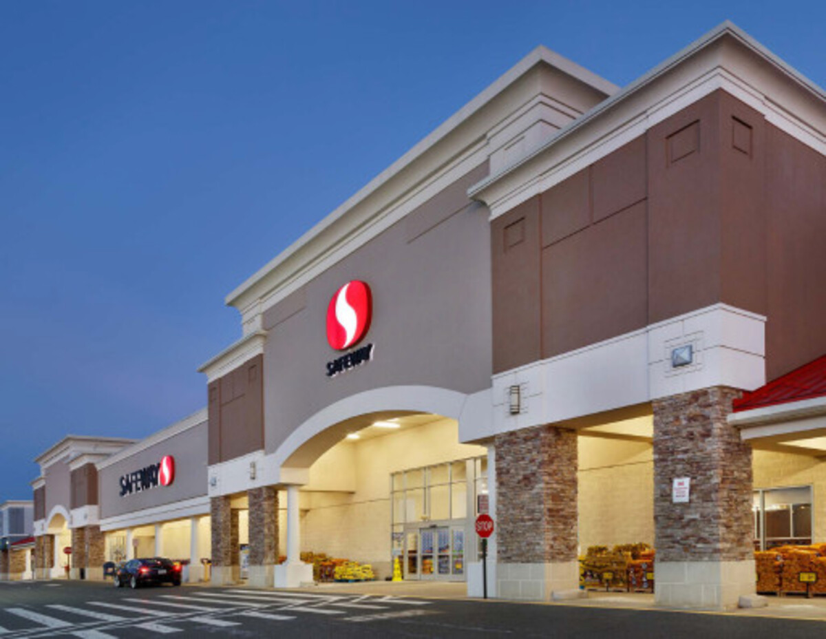 Grocery stores and pharmacies in the Sacramento area are planning to reduce store hours for the Labor Day. 