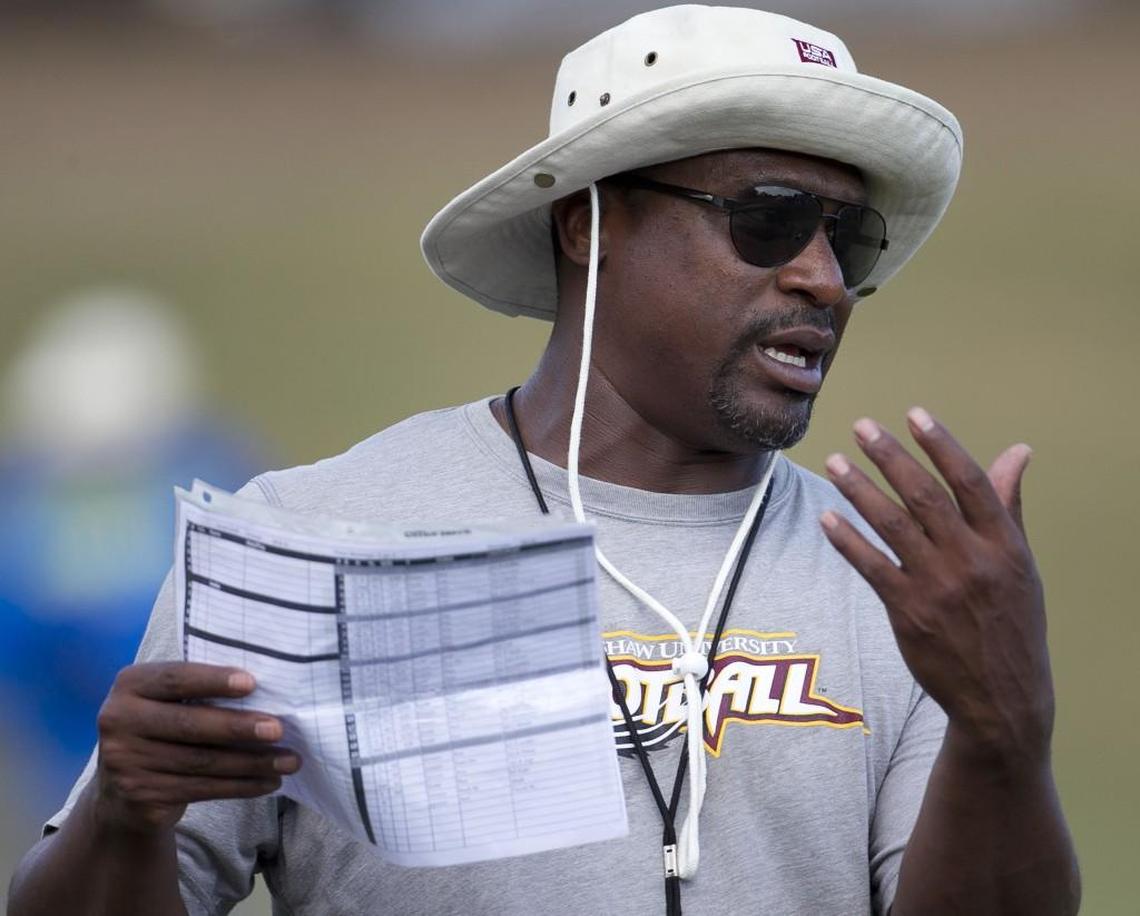 Shaw coach Adrian Jones works with his team during the Bears’ practice in 2016.