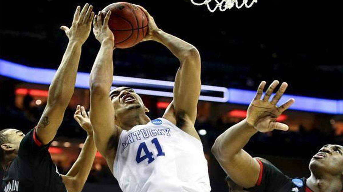 
Trey Lyles (41) put up 11 points and 11 rebounds Saturday during Kentucky’s third-round Midwest Region victory over Cincinnati in Louisville, Ky. Kentucky advanced 64-51 but was tested by the Bearcats’ press. 
