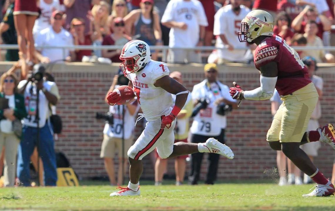 N.C. State running back Nyheim Hines (7) beats Florida State linebacker Ro'Derrick Hoskins (18) for a 15-yard gain with 1:13 left to seal the victory for the Wolfpack over Florida State at Doak Campbell Stadium in Tallahasee, FL, Saturday, Sept. 23, 2017.