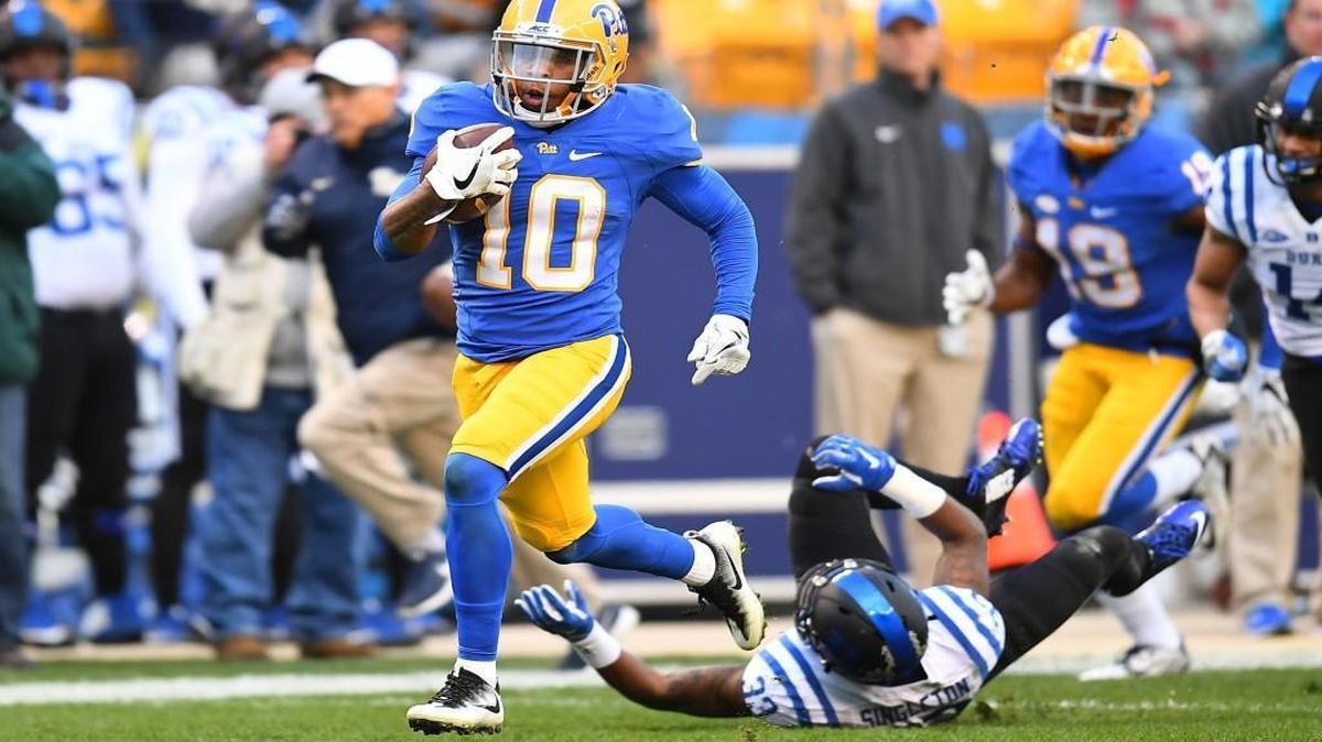 Pitt’s Quadree Henderson carries the ball for a touchdown during the second quarter against the Duke Blue Devils at Heinz Field.