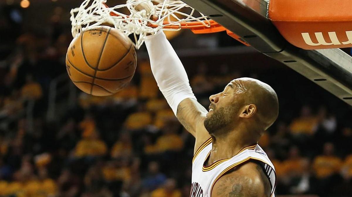 Cleveland Cavaliers guard Dahntay Jones dunks the ball against the Toronto Raptors during the fourth quarter in Game 1 of an Eastern Conference playoff game on May 1, 2017, at Quicken Loans Arena in Cleveland, Ohio. The Cavaliers beat the Raptors 116-105. (Leah Klafczynski/Akron Beacon Journal/TNS)