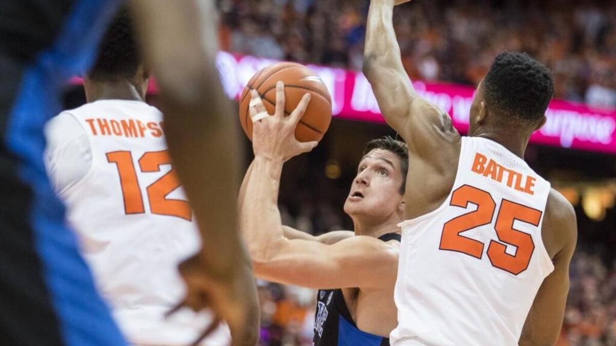 Grayson Allen, middle, drives to the basket between Taurean Thompson, left, and Tyus Battle, right, during Duke’s game against Syracuse on Wednesday.