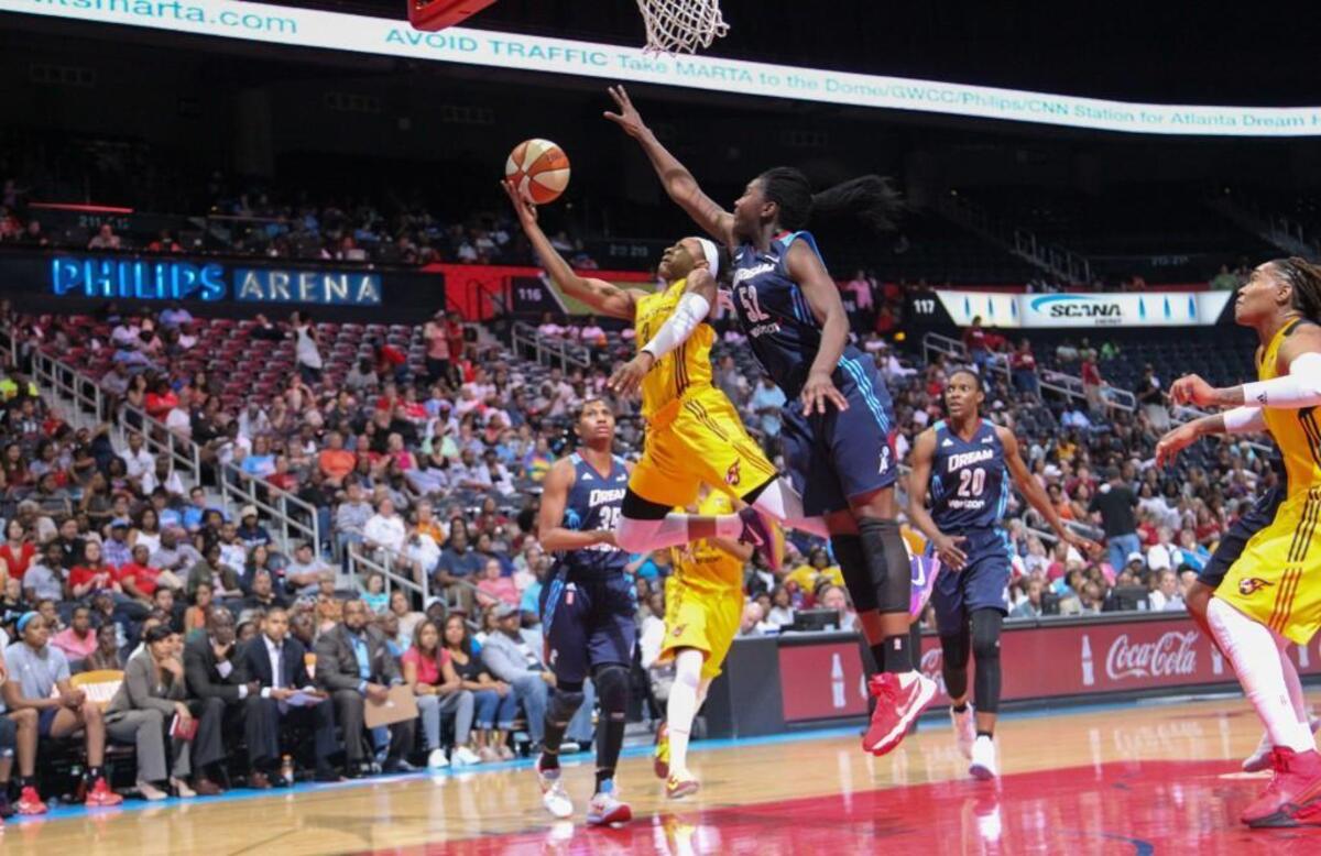 Atlanta Dream’s Elizabeth Williams, right, tries to block the shot of Indiana Fever’s Tiffany Mitchell in 2016.