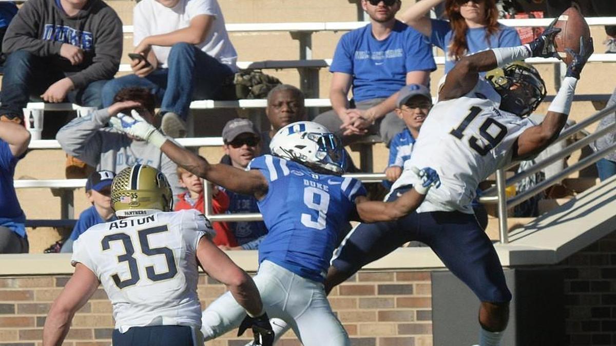Pitt wide receiver Dontez Ford (19) reels in a touchdown pass in the third quarter over Duke cornerback Jeremy McDuffie (9).