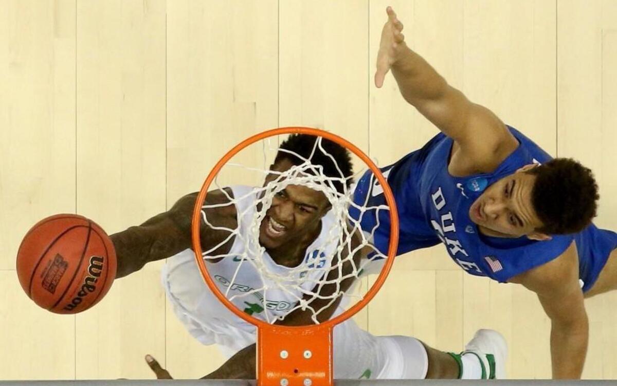 Oregon’s Jordan Bell goes up for a shot against Duke’s Chase Jeter in the first half at the Honda Center.