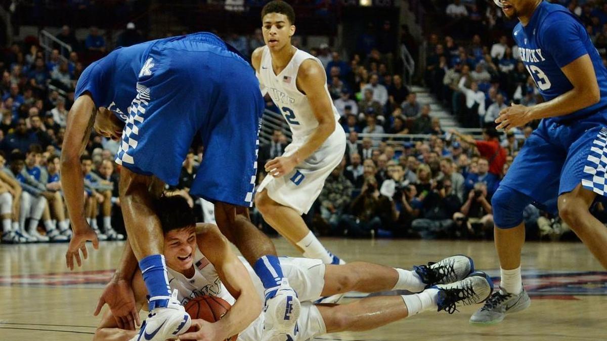 Duke guard Grayson Allen (3) goes to the floor to grab a loose ball with Kentucky forward Marcus Lee (0). Kentucky beat Duke 74-63 in November at the United Center in Chicago.