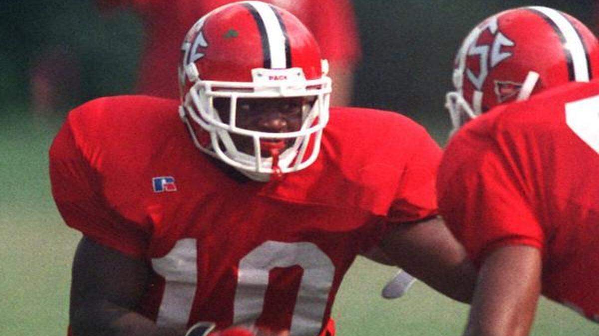 
NC State's Eric Leak (10) during a 1999 football practice session.
