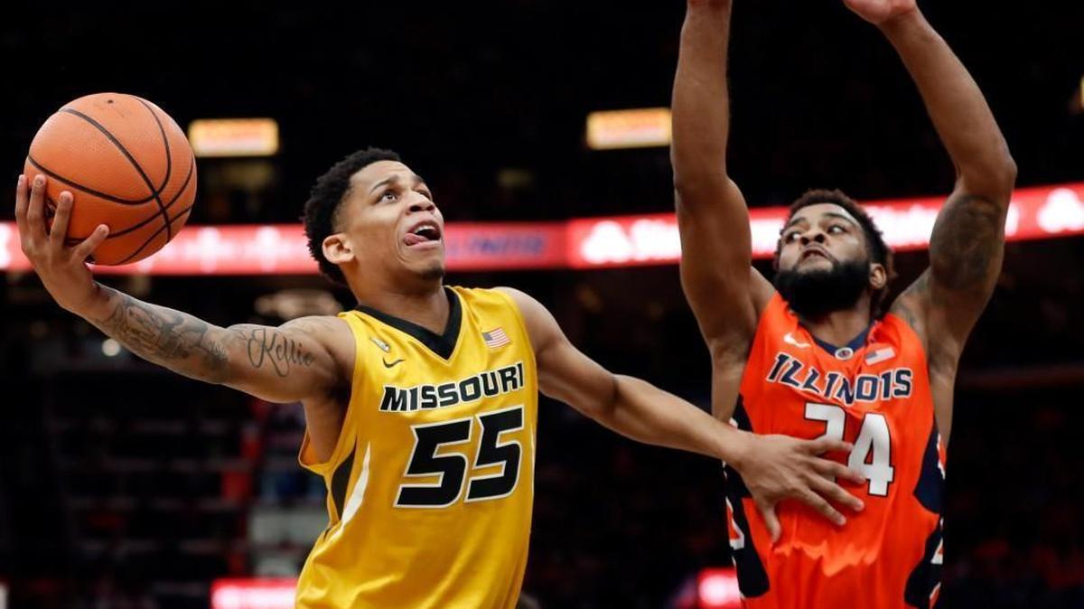 Missouri’s Blake Harris, left, heads to the basket as Illinois’ Mark Alstork defends on Dec. 23.