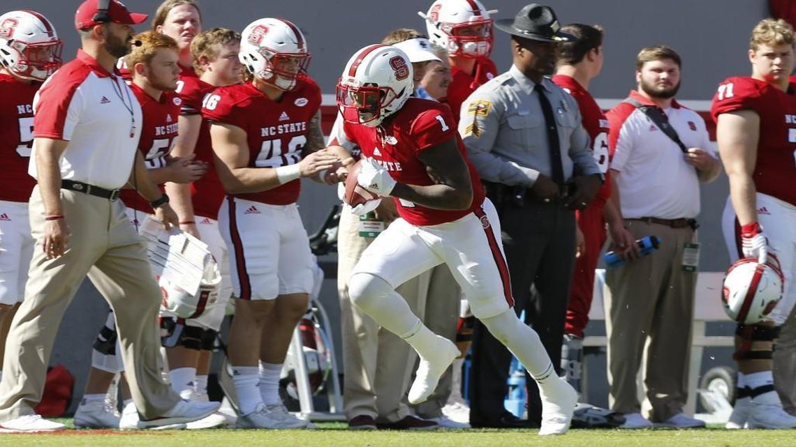 N.C. State's Jaylen Samuels runs with the ball during the first half of the Wolfpack's game against Boston College at Carter-Finley Stadium. Samuels picked up eight yards on his only catch of the game.