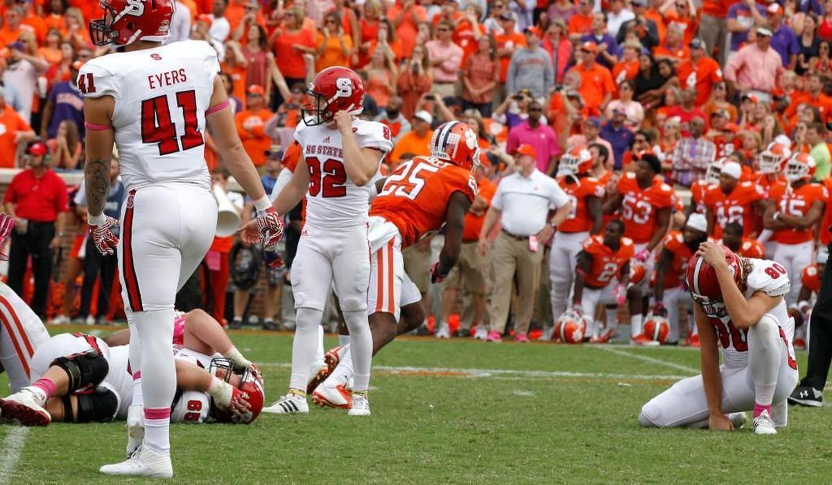 N.C. State's Kyle Bambard (92) misses his field goal as time expires during the second half of Clemson's 24-17 overtime victory at Memorial Stadium in Clemson Saturday, Oct. 15, 2016.