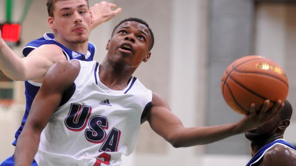 
Dennis Smith of team USA drives to the basket during adidas Eurocamp day one at La Ghirada sports center on June 7, 2014 in Treviso, Italy. (Photo by Roberto Serra/Iguana Press/Getty Images)
