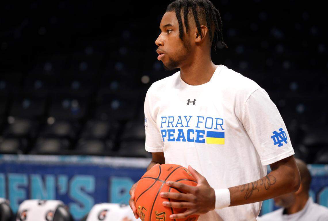 Notre Dame’s Blake Wesley warms up before their game against Virginia Tech in the quarterfinals of the ACC men’s basketball tournament at the Barclays Center in Brooklyn, N.Y., Thursday, March 10, 2022.