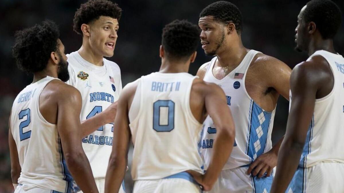 North Carolina’s Joel Berry (2), Justin Jackson (44), Nate Britt (0), Kennedy Meeks (3) and Theo Pinson (1) huddle during a time out in the Tar Heels’ 77-76 win over Oregon in the Final Four on Saturday. UNC plays Gonzaga Monday for the national championship.