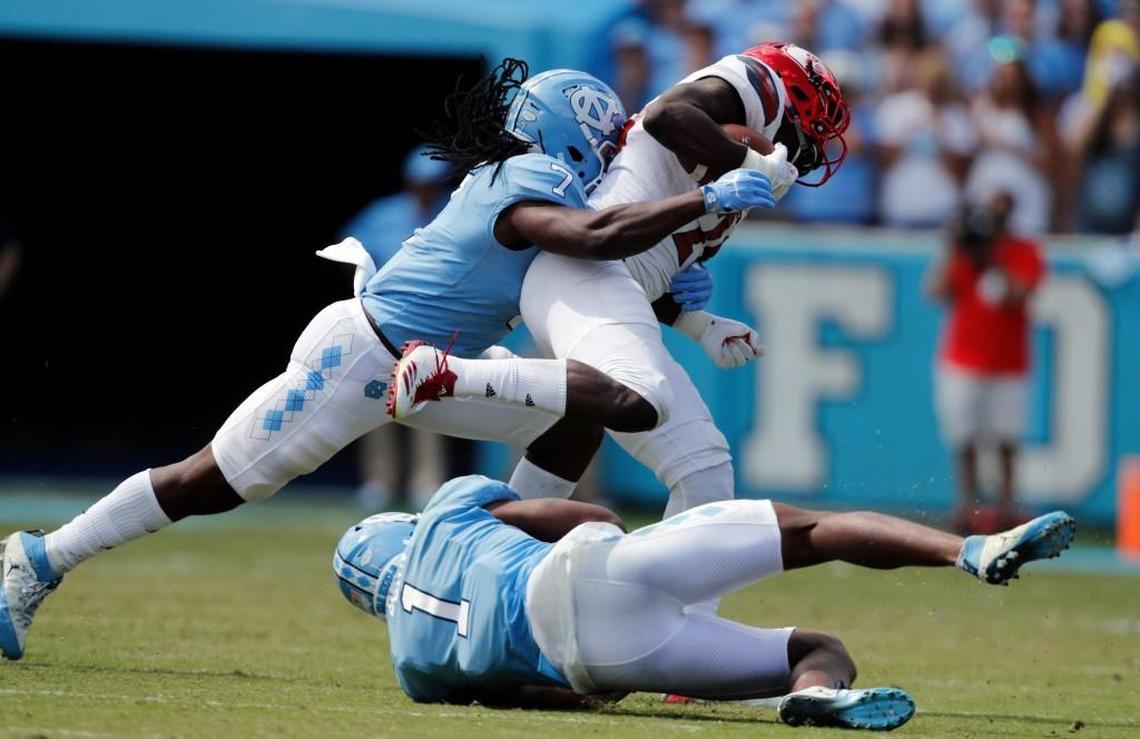 UNC's Jonathan Smith, left, will fill in for the injured Andre Smith.