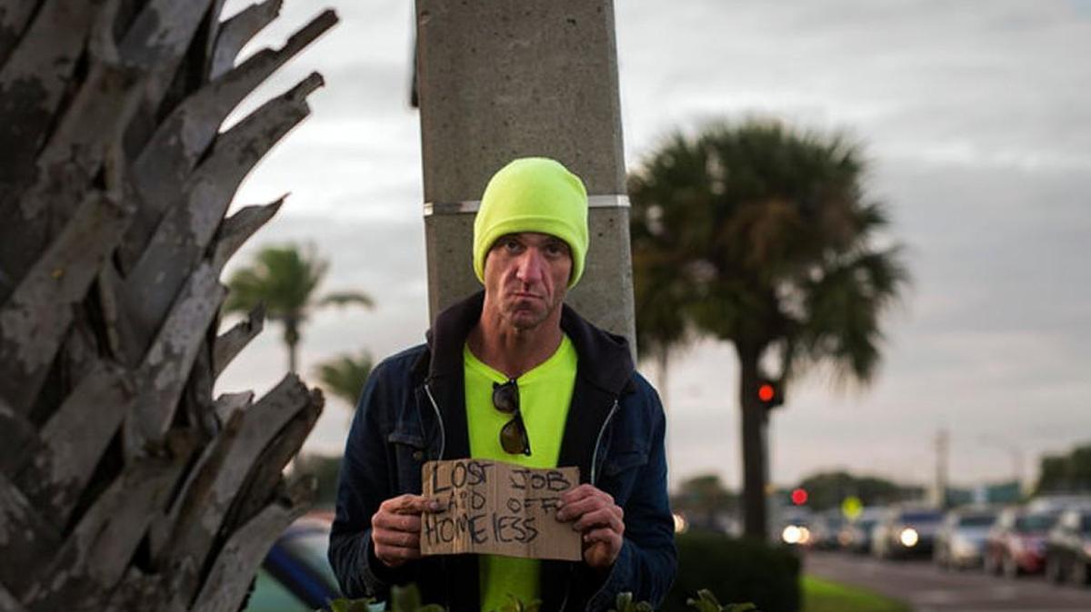 Once a 6-foot-5, 287-pound left tackle at the University of North Carolina, Ryan Hoffman was struggling on the streets of Lakeland, Fla., in January 2015.