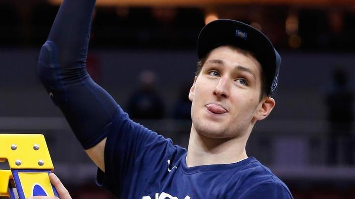 Villanova’s Ryan Arcidiacono celebrates after the Wildcats beat Kansas 64-59 on March 26 for a trip to the Final Four. Arcidiacono is averaging 16 points while shooting 62.5 percent this NCAA tournament.