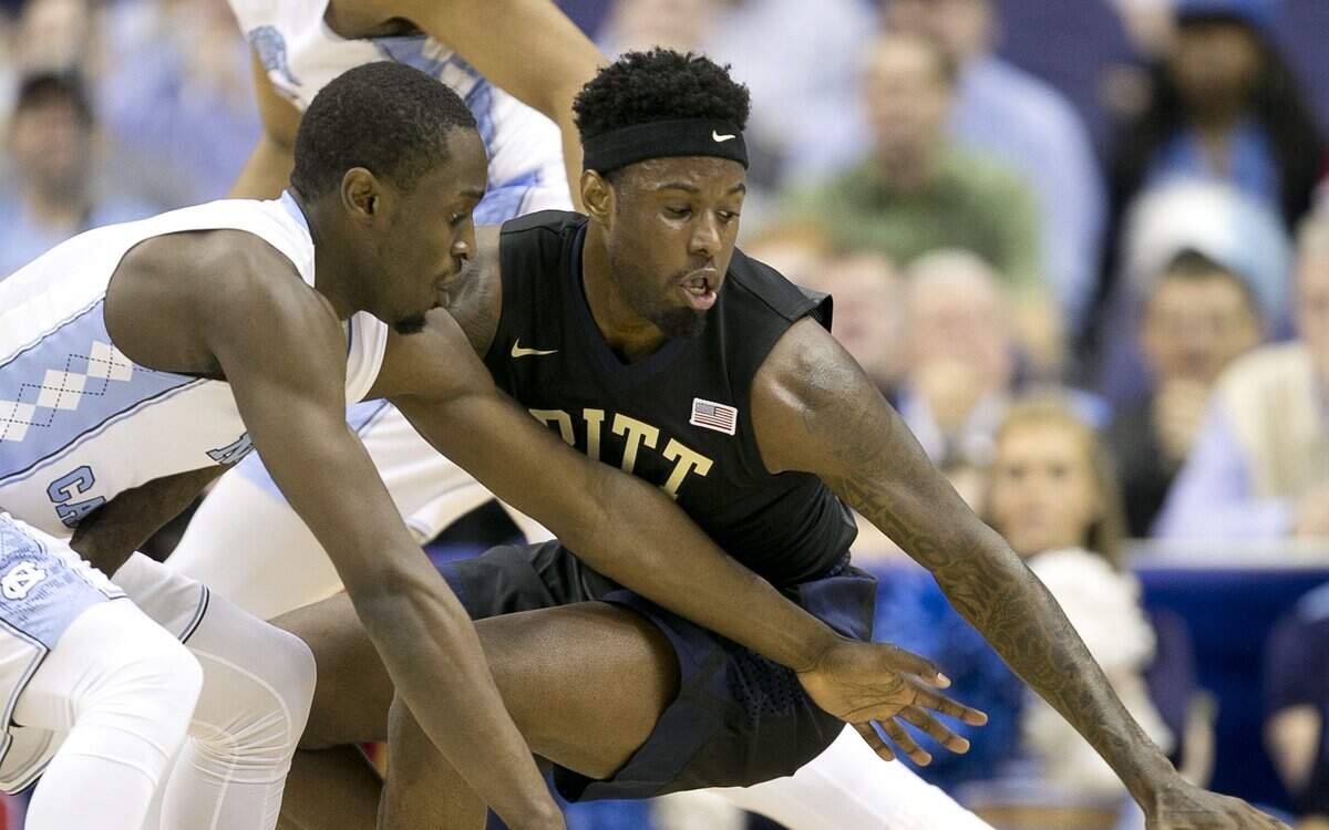 North Carolina’s Theo Pinson (1) forces a turnover by Pitt’s Jamel Artis (1) in the first half on Thursday, March 10, 2016 during the ACC Tournament at the Verizon Center in Washington, D.C.
