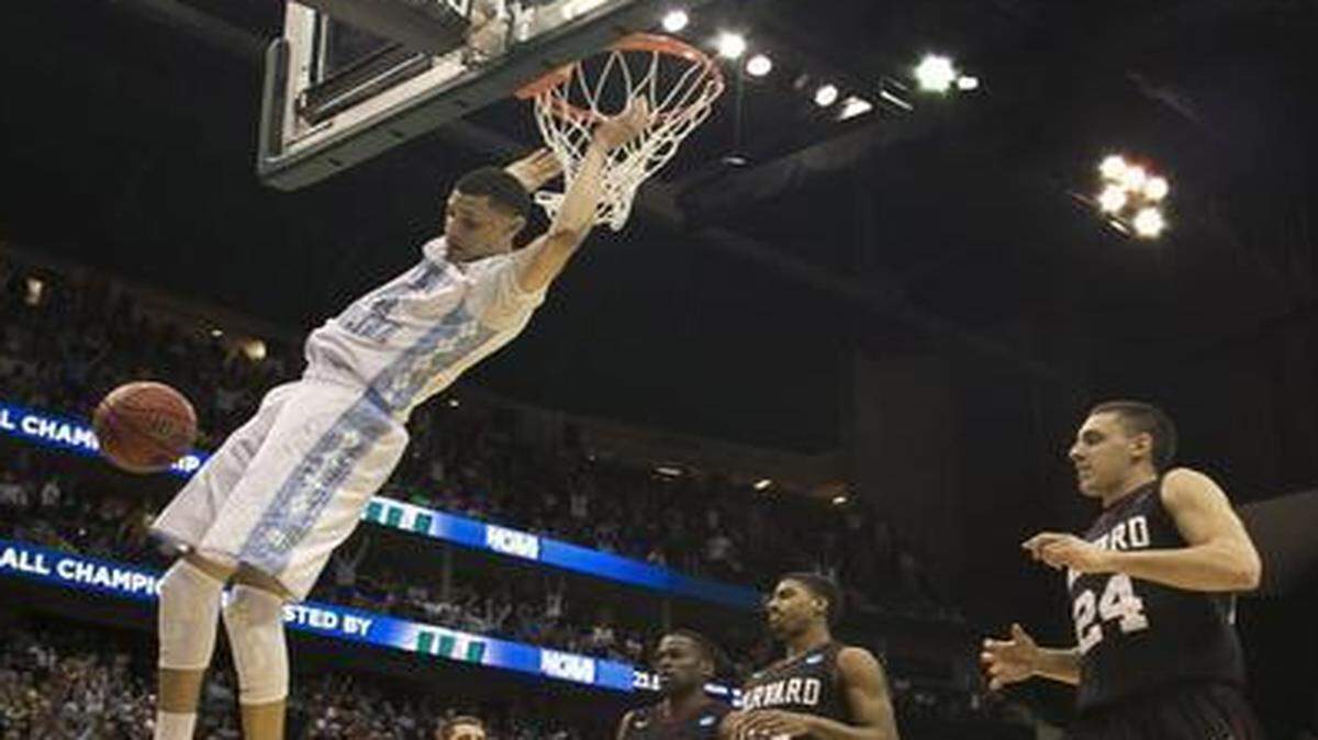 
North Carolina’s Justin Jackson (44) makes the game-winning dunk to secure a 67-65 victory over Harvard in the second round of the NCAA Tournament on Thursday, March 19, 2015 at the Jacksonville Veterans Memorial Arena in Jacksonville, Florida. Jackson lead North Carolina with 14 points.
