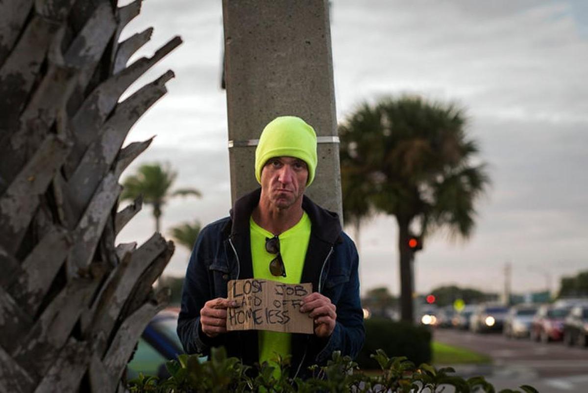 Once a 6-foot-5, 287-pound left tackle at the University of North Carolina, Ryan Hoffman was struggling on the streets of Lakeland, Fla., in January 2015.